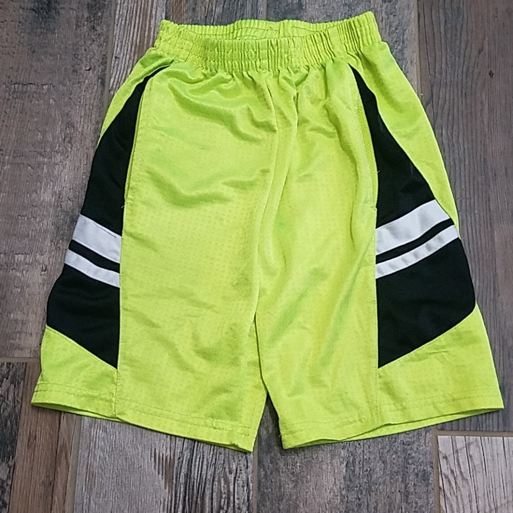 OT Sports boy's size 6/7 shorts